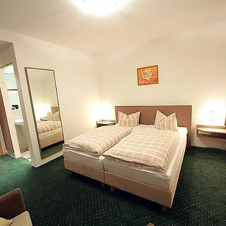 Restaurant Schwoerer 3* لينزكريش